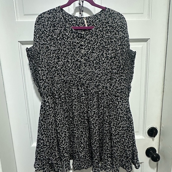 Free People One Fine Day Mini Floral Black Dress Size Small EUC Babydoll - Picture 2 of 4